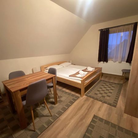 Gradics Panzio Hotel Siculeni Eksteriør billede