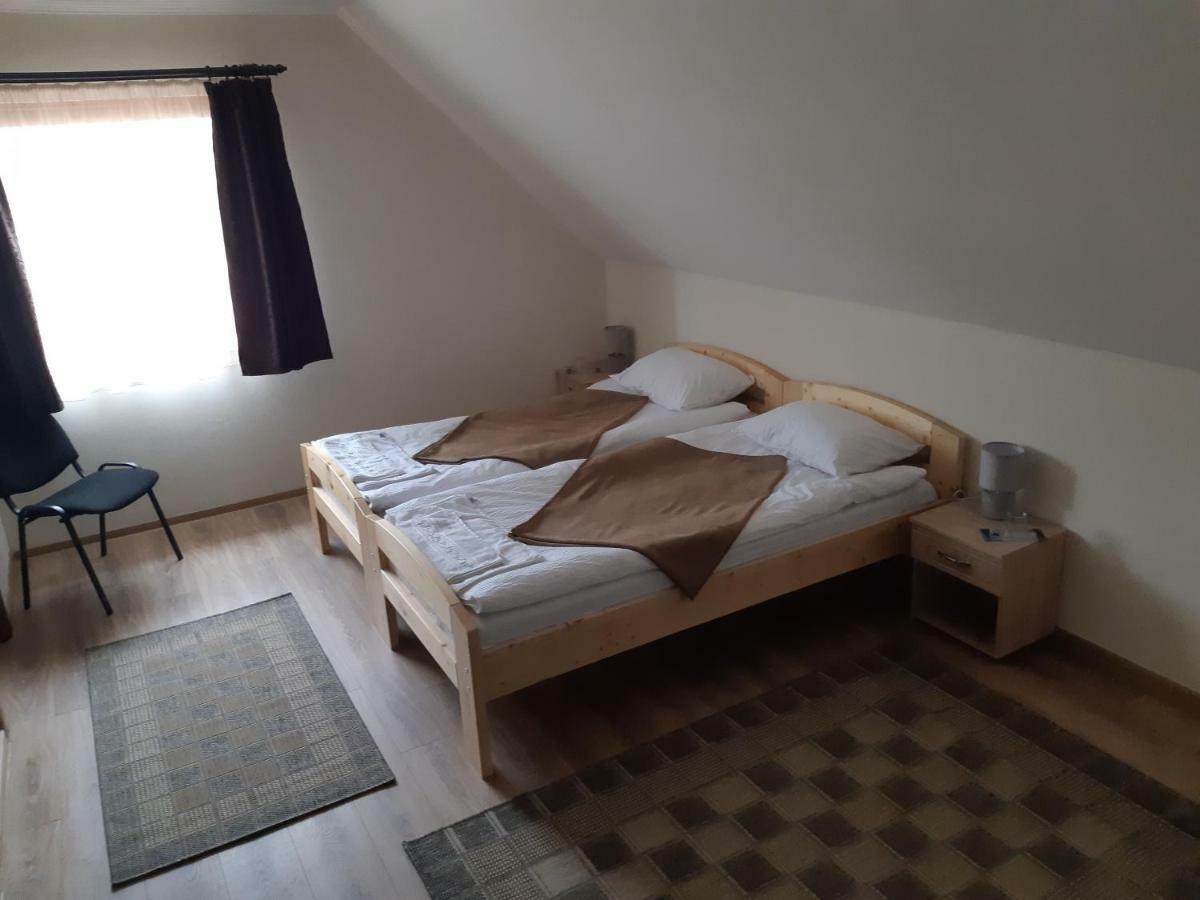 Gradics Panzio Hotel Siculeni Eksteriør billede